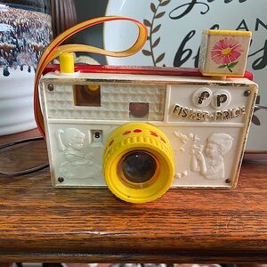 Fisher-Price Classic Toy Camera - Cream and Yellow